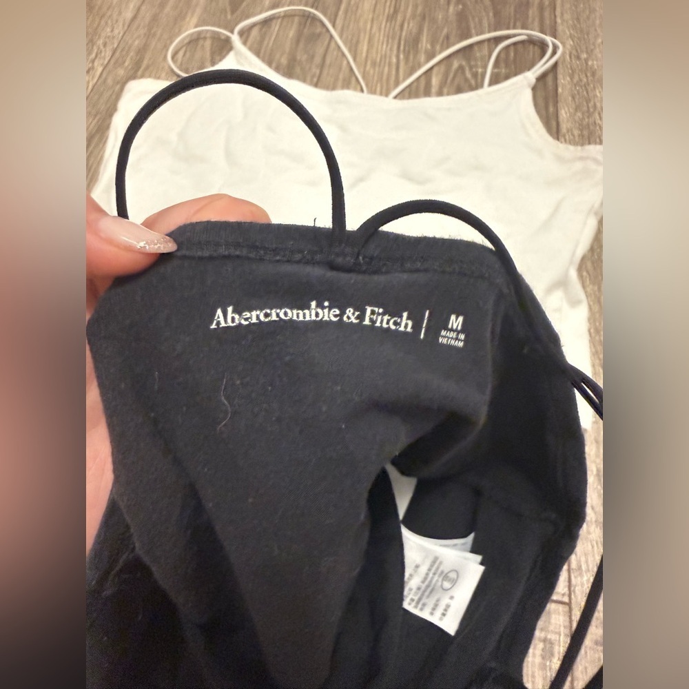 Abercrombie & Fitch Women’s Black And White Cropped Tank Set Of 2 Size M - Picture 4 of 6